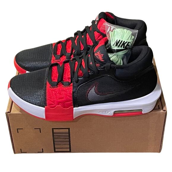 Brand New Mens Nike LeBron Witness 8 Basketball Shoes Size 11.5 main image 4